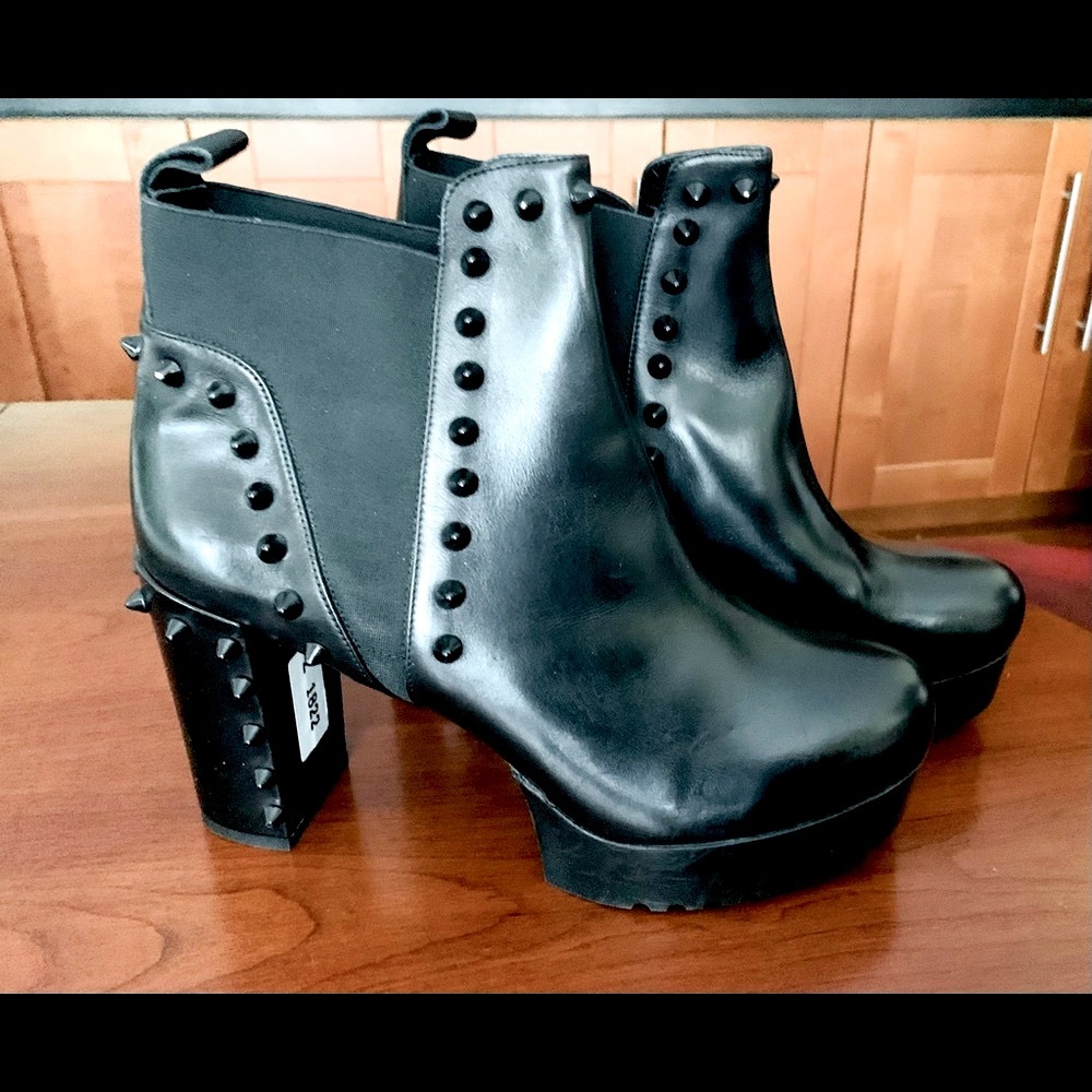 Shiny Black Italian real leather boots with platform black spikes block heels 10